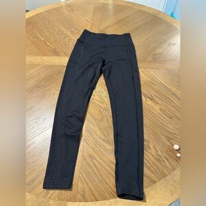 Victorias Secret Black 3/4 length leggings on point flow‎